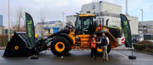 L-r James Woolley, Seras Site Manager, Kieron Tiller Gunn JCB Construction Sales